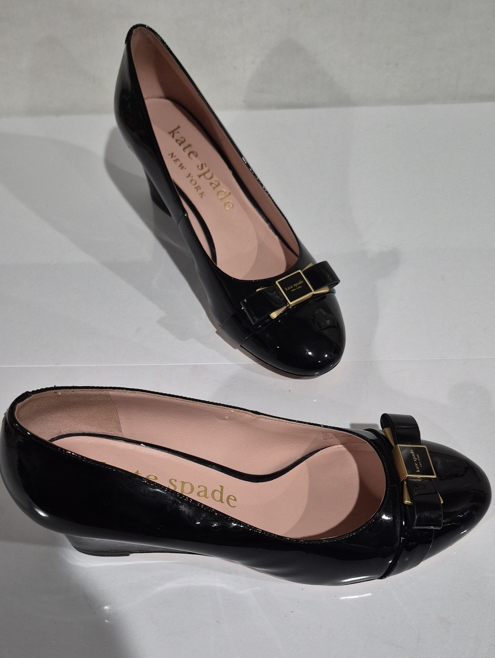 kate spade New York Women's Bowdie Black Patent Wedge Size 10B
